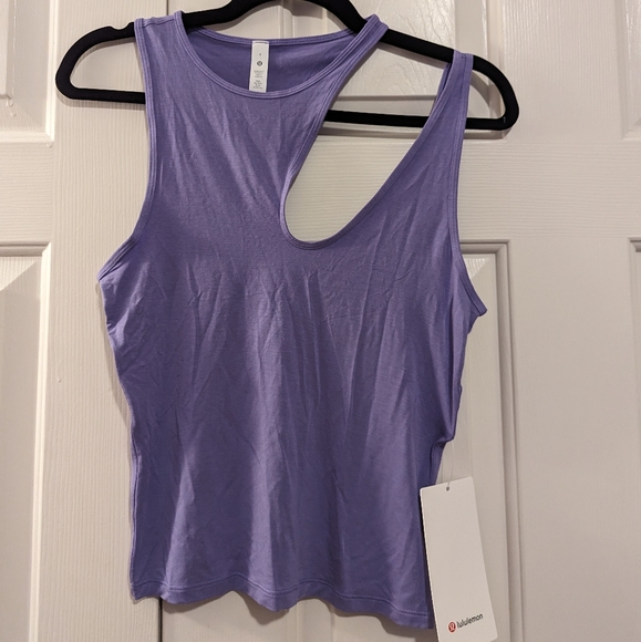 NWT Lululemon Yoga Cut-Out tank size, 6 - Picture 3 of 7